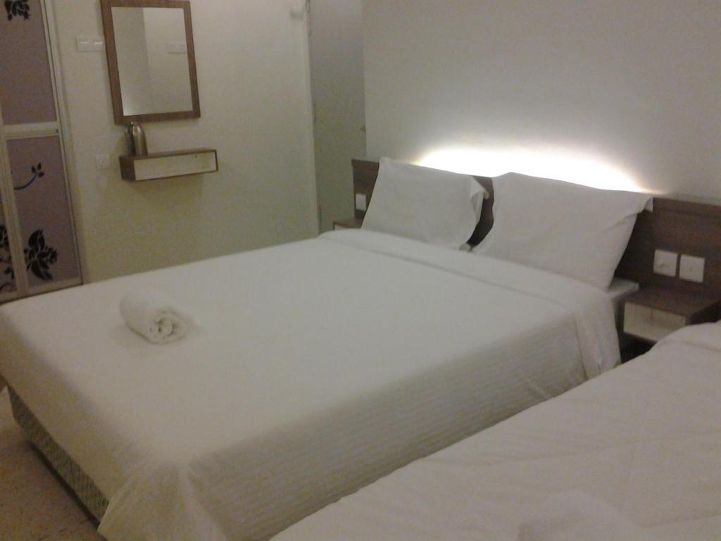 Qish Hotel Малакка Номер фото