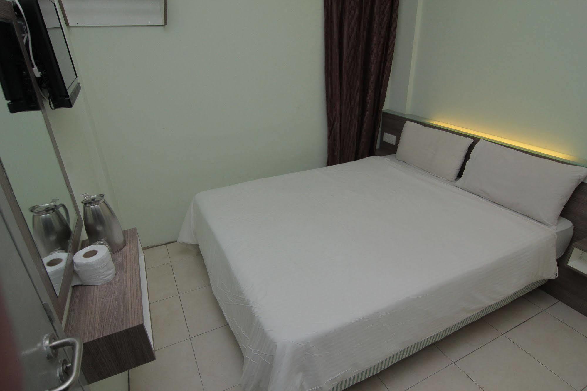 Qish Hotel Малакка Экстерьер фото