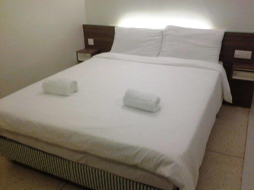 Qish Hotel Малакка Экстерьер фото