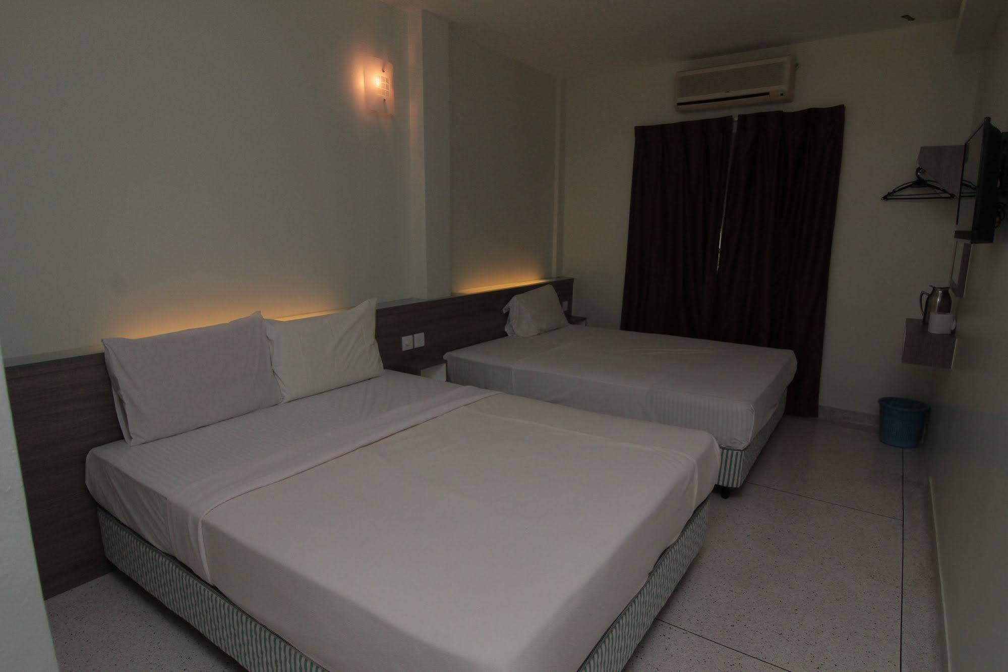 Qish Hotel Малакка Экстерьер фото