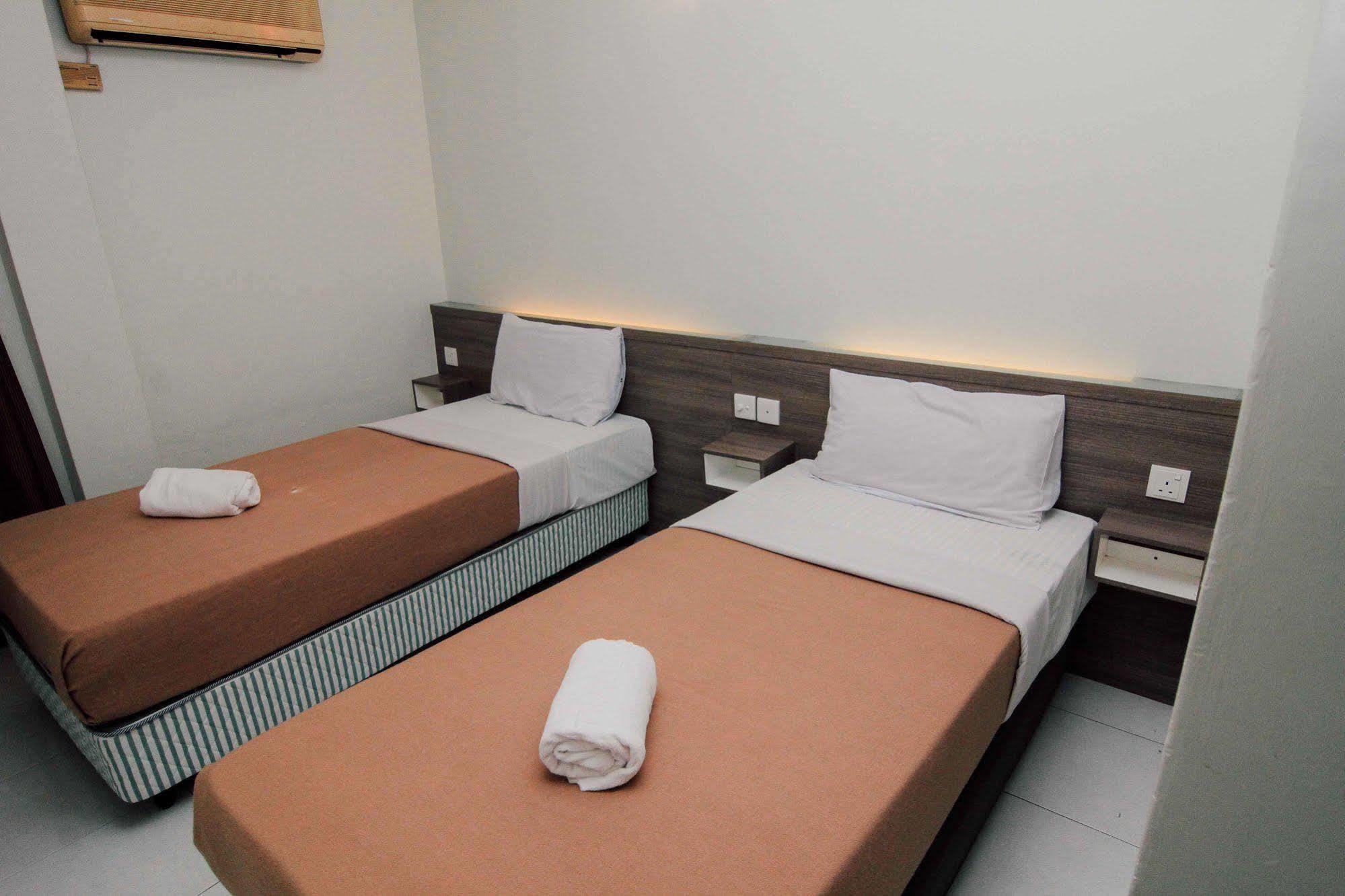 Qish Hotel Малакка Экстерьер фото