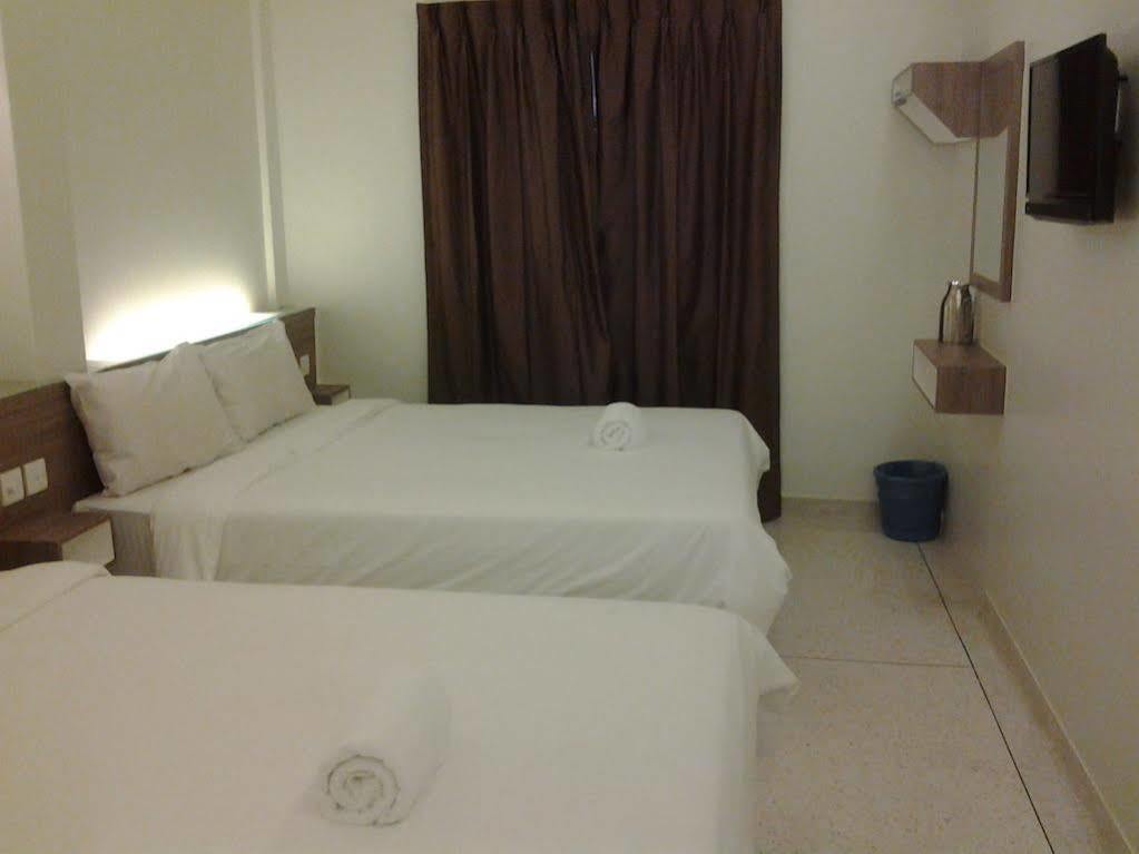 Qish Hotel Малакка Экстерьер фото